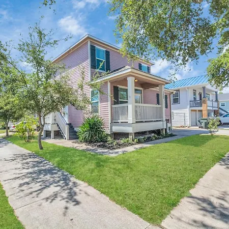 Summer Bliss,Blocks To The Beach-Midtown Galveston